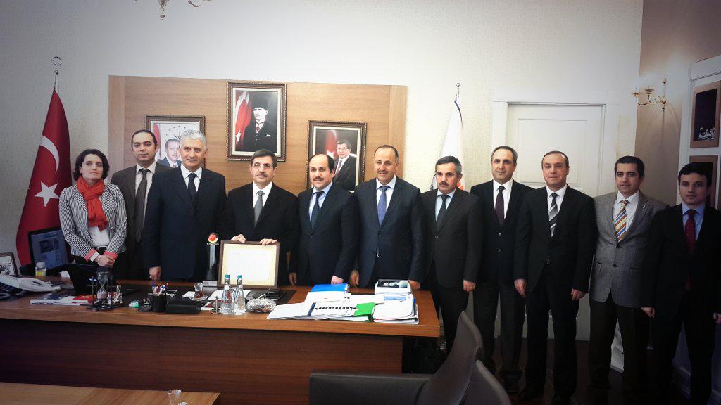 idrisgulluce's tweet photo. e-ÇED uygulaması ile kamudan iş dünyasına hizmetler dalında e-Türkiye ödülünü kazanan ÇED Gn. Mdr.lüğümüze tebrikler. http://t.co/M0I5v9d1gG