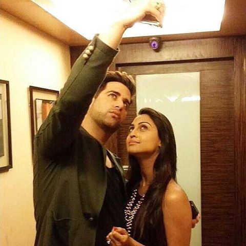 anuradha_srini's tweet photo. Too many pics she gives us @krystledsouza @sablawat @AdatiaRajiv  @KrystleD_Team @krazyforkryan http://t.co/DgwBrs0LPc