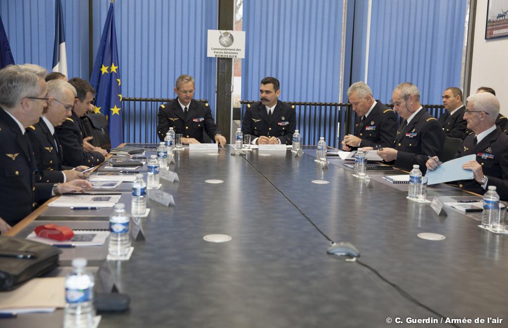 Armee_de_lair's tweet photo. Une visite de haut vol à Bordeaux #CEMAA #MGAA #IAA et #DRHAA au #CFA et à la #SIMMAD http://t.co/n7GqQcjptP http://t.co/suqB7LqUP8