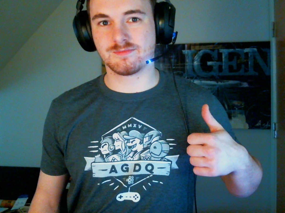 dAsRoNeY tweet media