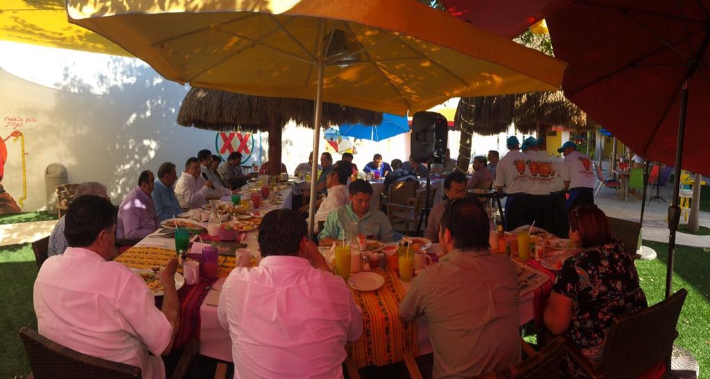 camilobradley's tweet photo. Muy buena respuesta de nuestros amigos de playa del carmen @cahuo @asdrubalSierraM @AsdrubalSierraP http://t.co/hjW9Rh44zU