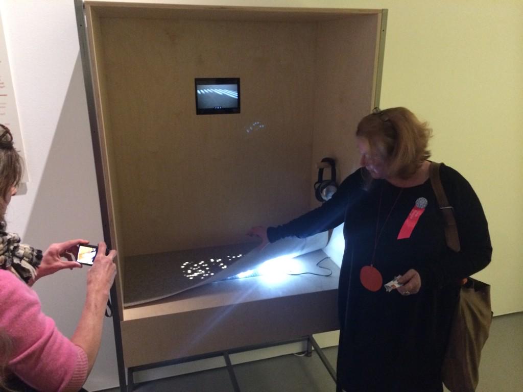 KVAMatx's tweet image. Suzan showing #DessoPhilips @TextielMuseum #buildingwithTextiles #Tilburg NL