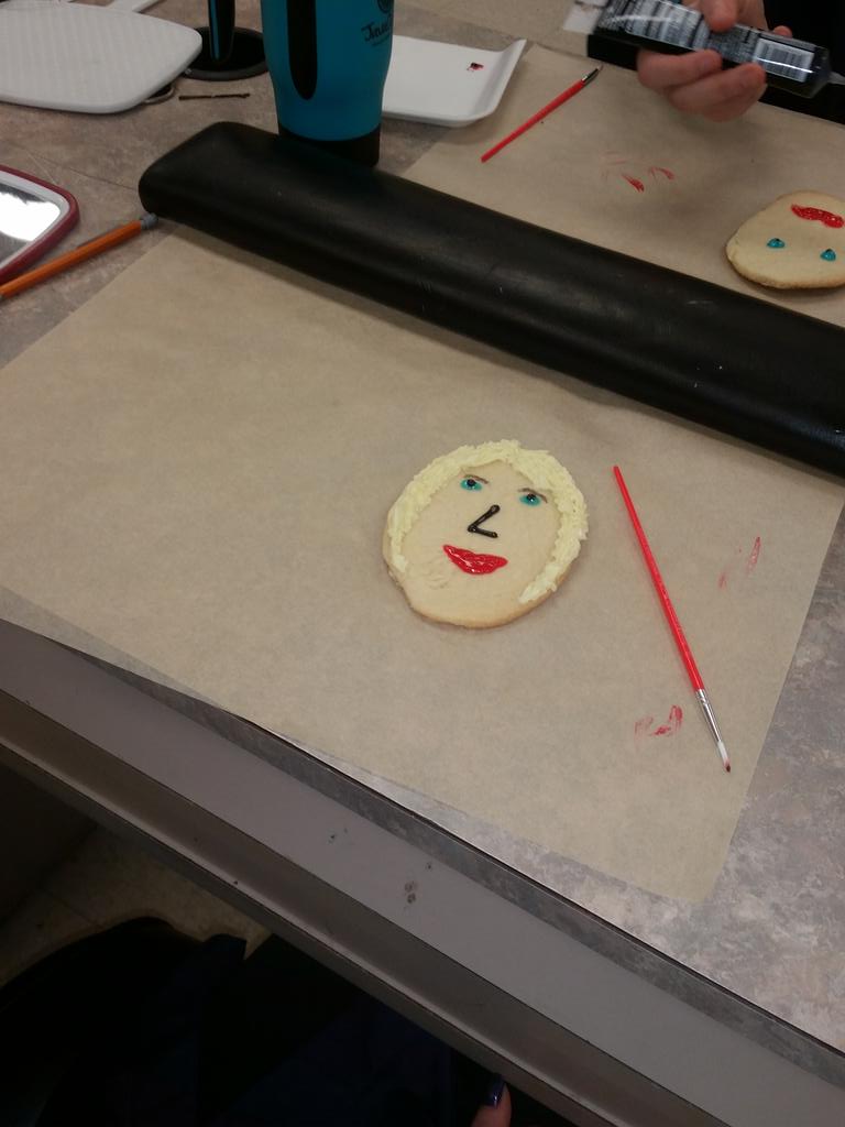 btcosmo1's tweet photo. Cosmo 1 Mrs. Wallace's class working on face shapes with Mrs. Crossgrove. Edible sugar cookies. http://t.co/DXhYAPFPM5