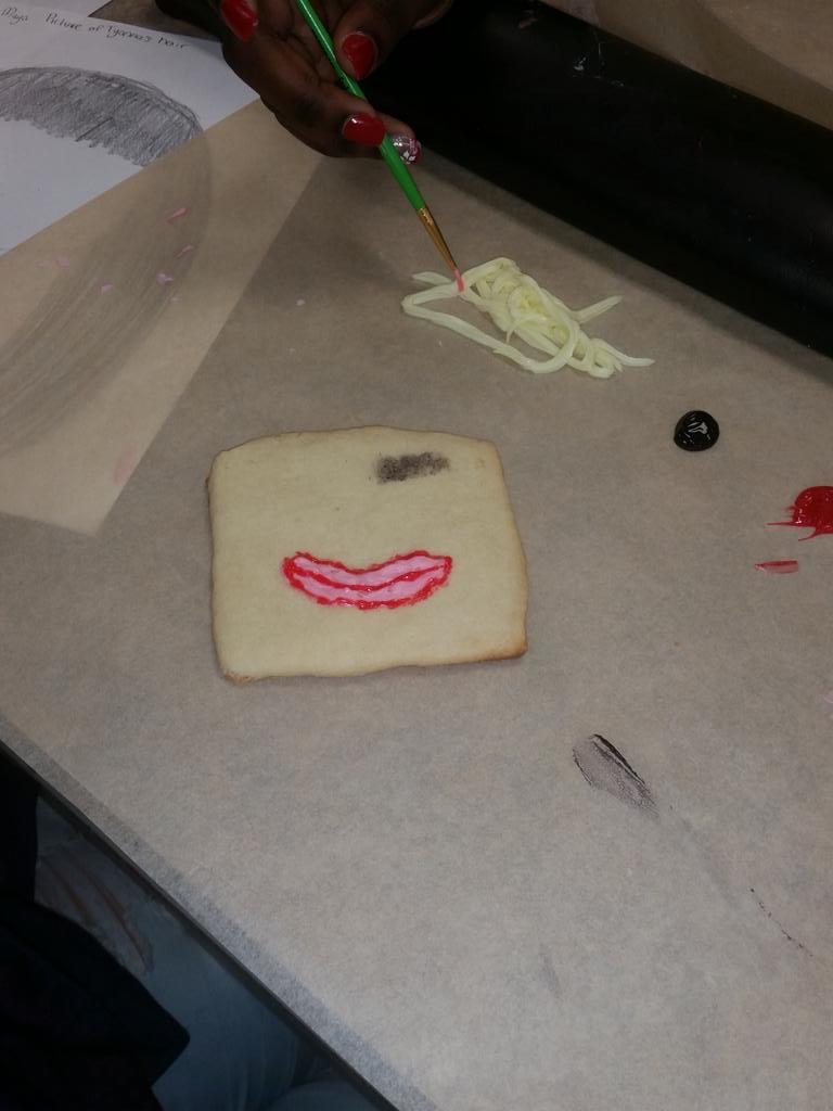 btcosmo1's tweet photo. Cosmo 1 Mrs. Wallace's class working on face shapes with Mrs. Crossgrove. Edible sugar cookies. http://t.co/DXhYAPFPM5