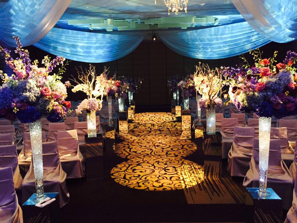 This #WinterWonderland <a href="/Loews_Hotels/">Loews Hotels</a> Coined the new phrase #WeddingWonderland!#Flowersandiceareverynice #SadiesStyle