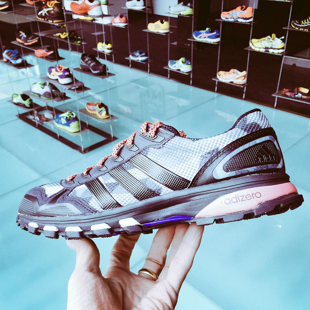 Aurunstore's tweet photo. ADIDAS ADIZERO XT
Una auténtica voladora de montaña con un agarre descomunal. 
#trailrunning #LightMakesFast ;) http://t.co/Ok0TvB37f8