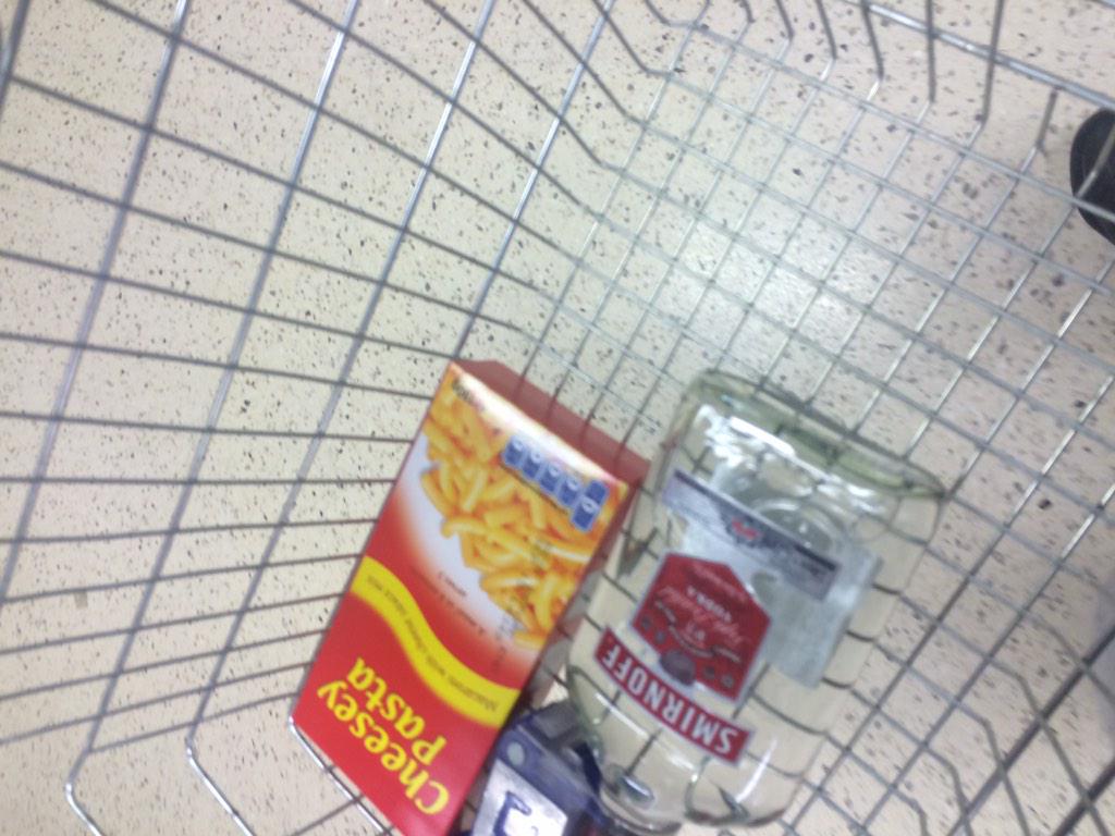 KneeS0cks_'s tweet image. Shopping done #studentlyf