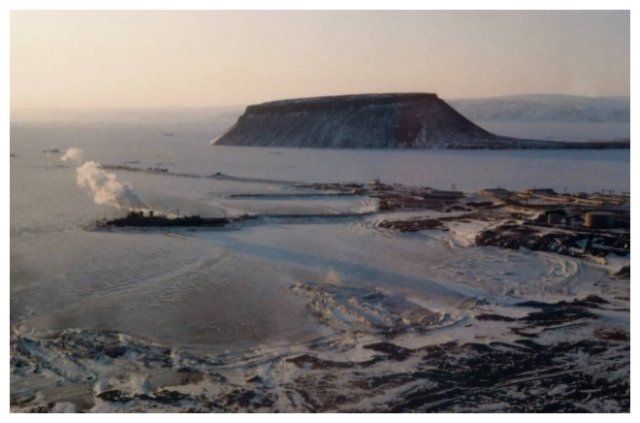 B52RealTime's tweet photo. På denne tid af året er havet ud for Thulebasen dækket af is. #thulebasen http://t.co/5c8Ga6SSuv