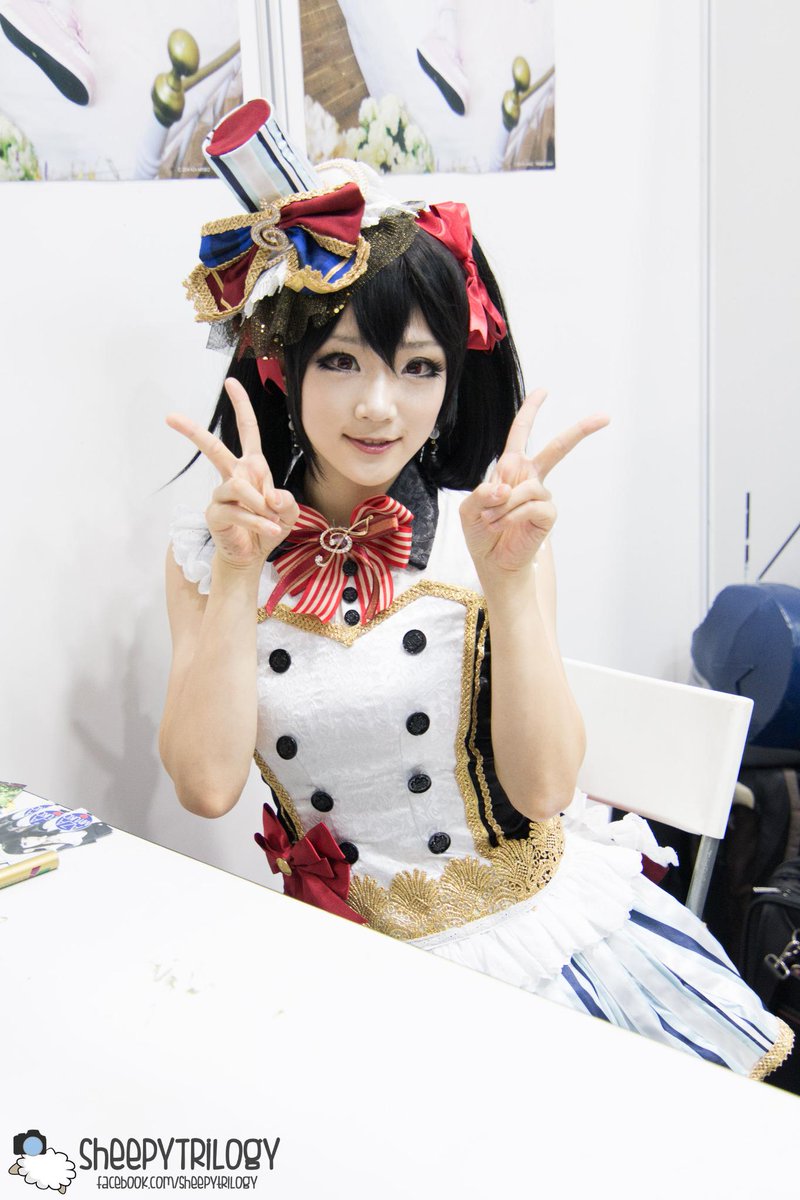 Toh_Zhi_Da's tweet photo. Aza @ Comic Fiesta 2014 Signing Session
@yuojaci 
#Aza #ComicFiesta2014 #SheepyTrilogy #ThrowBack http://t.co/AYdECRem7f