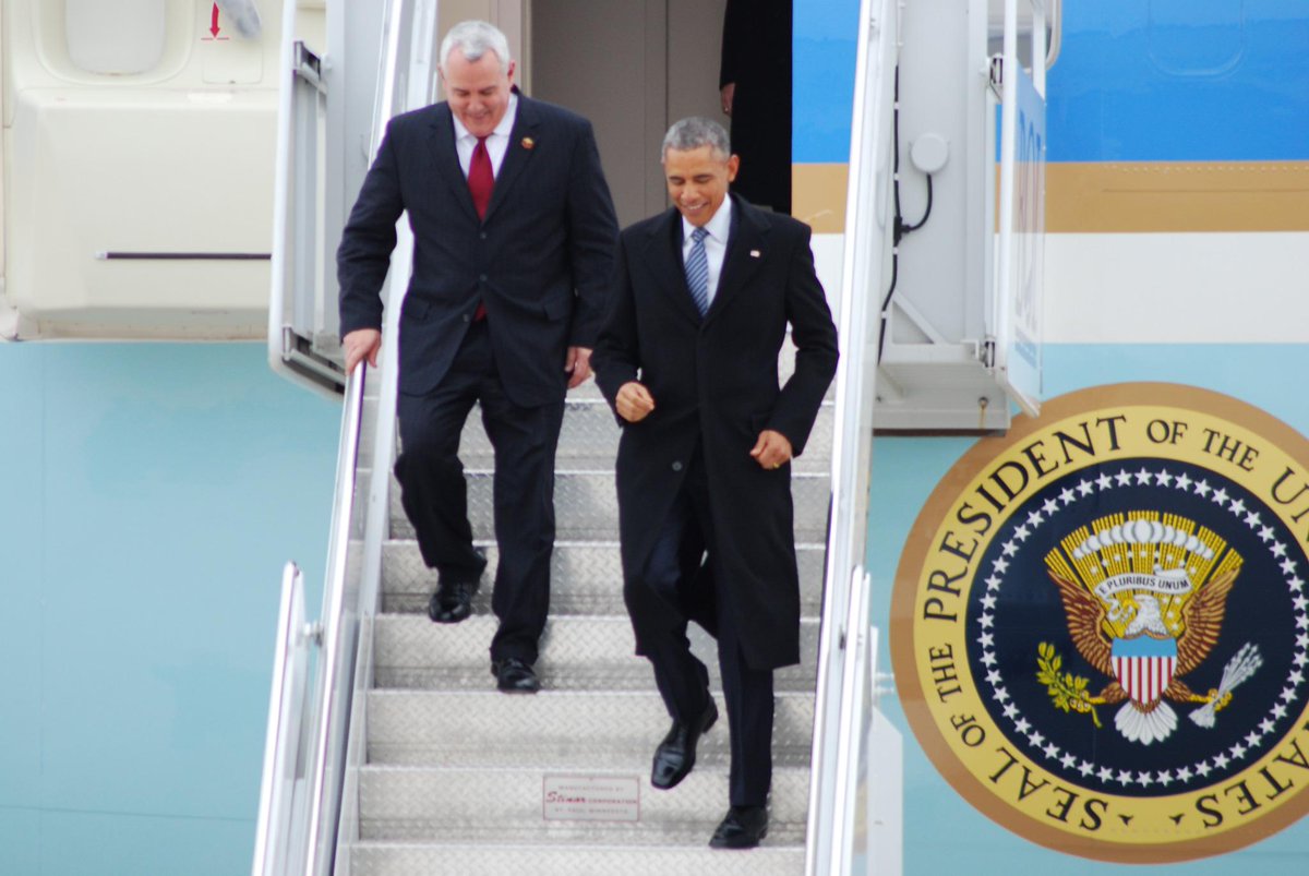 idahowhitewater's tweet photo. Stoked #Boise @MayorBieter rode #AirForceOne with @BarackObama - http://t.co/mzgQ3y2FjJ #POTUSBoiseState #POTATUS http://t.co/9nEjHB7bSX