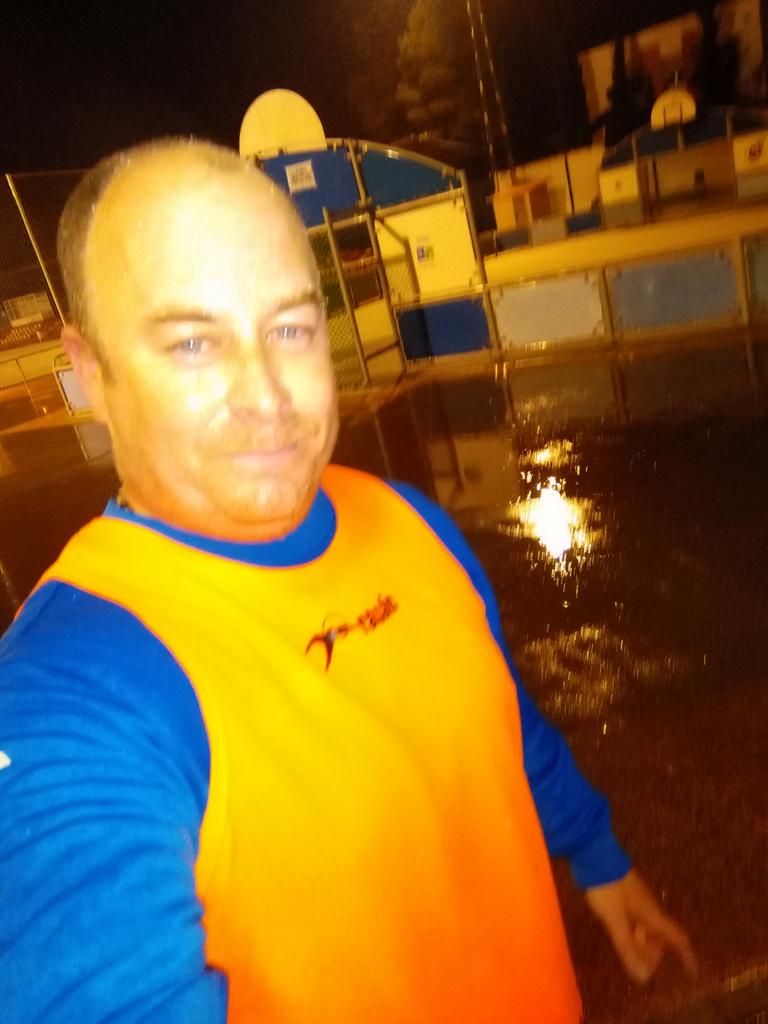 marcoo1980's tweet photo. Entrenamien en el campo futbol del @daimielrcf con nieve incluida http://t.co/KkadAFAIBy