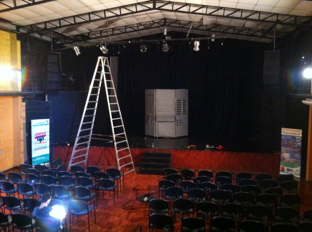 stgofromstgo's tweet photo. #Bienestopolis en sala Anselmo Cádiz El Bosque 20:30 HRS GRATIS!!! @santiagooff #StgoOff2015 no se la pierda!!! http://t.co/YdGwx0v4Sr