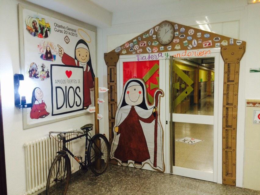 Colegiojuancruz's tweet photo. "La Santa inTeresa" proyecto de aprendizaje vertical #teresadejesus #STJ500 http://t.co/xBsgtIYGyM