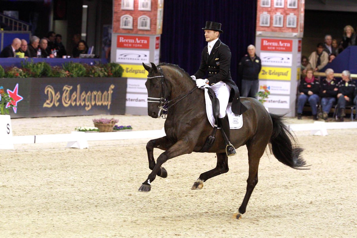 KNHSNederland's tweet image. Jumping Amsterdam zesde etappe wereldbeker dressuur - bit.ly/1Ccsiem