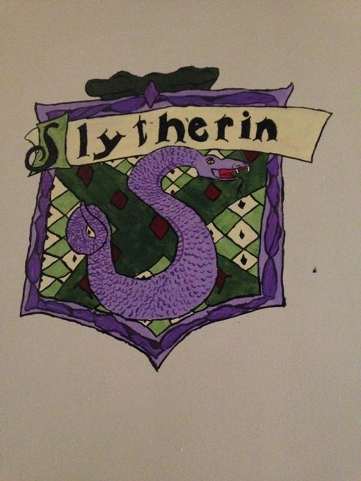 MrsAlisonBarne1's tweet photo. Finished the Slytherin crest, much easier than the Ravenclaw. http://t.co/0pwScT77r4