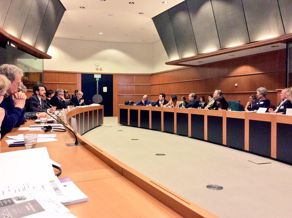 drsilenzi's tweet photo. At #HealthyLungs for Life, @BertolliniR: "Find more effective arguments to face #Tobacco lobbying" @EU_COPD @ERSTalk http://t.co/bGIx3QQOvv