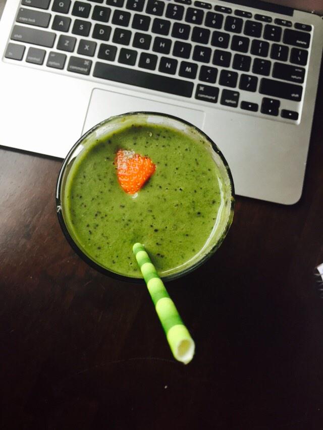 thebalancedbeet's tweet photo. Yumm in the tum. Almond milk, banana, strawberry, blueberries, nuttzo butter #nutzzo http://t.co/KaiAnSph3T