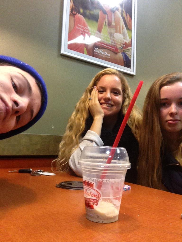 MattieIce8's tweet photo. Happy Birthday @mollyadowney #spsforever #katiehaschodefingers http://t.co/6grW5dQATm