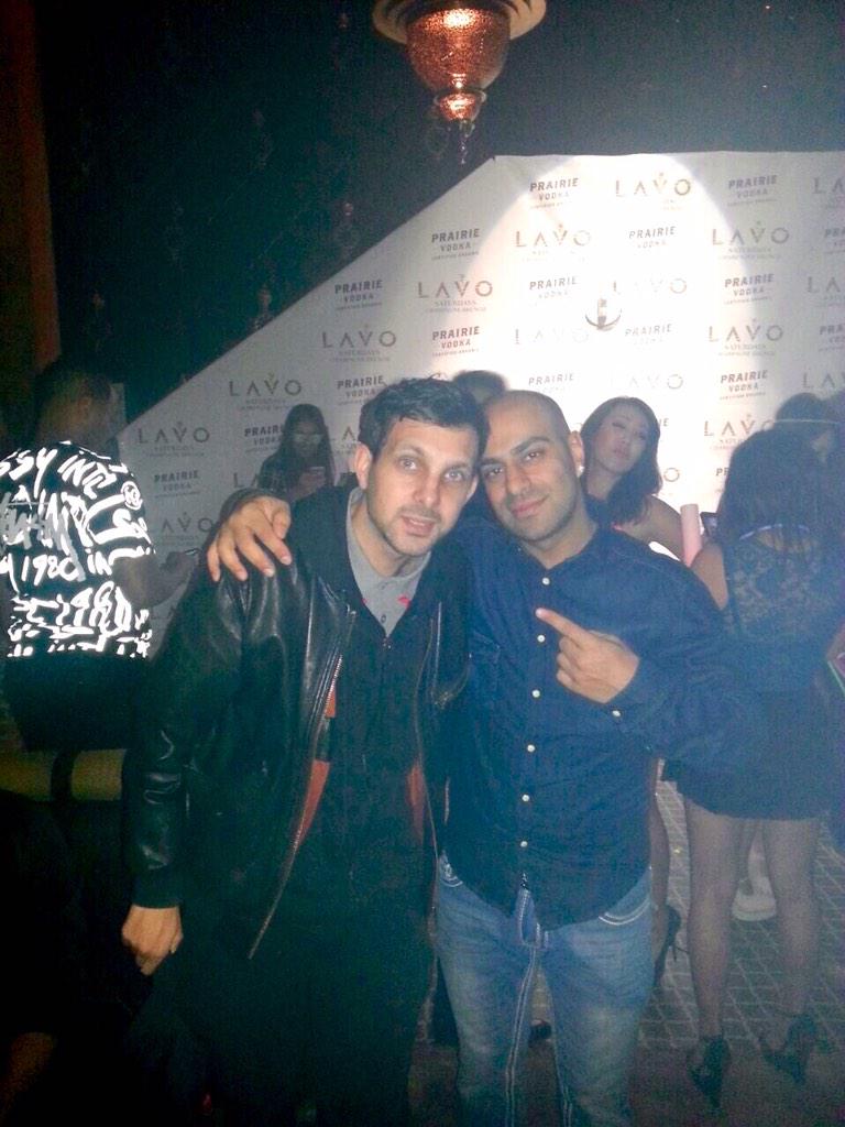 UK2VIP's tweet photo. @Raks_VIPHost showing @Dynamomagician the best spots in #Vegas! #uk2vip http://t.co/eFbcWVhqmu