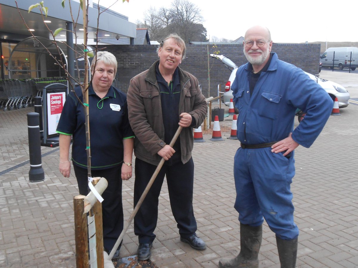 Debcoopmemb's tweet photo. Pear tree planting @CooperativeFood #machynlleth today, #goodgrowing staff &amp; Co-op Membership @CoopCymruWales http://t.co/EJSQ9Bhy1a