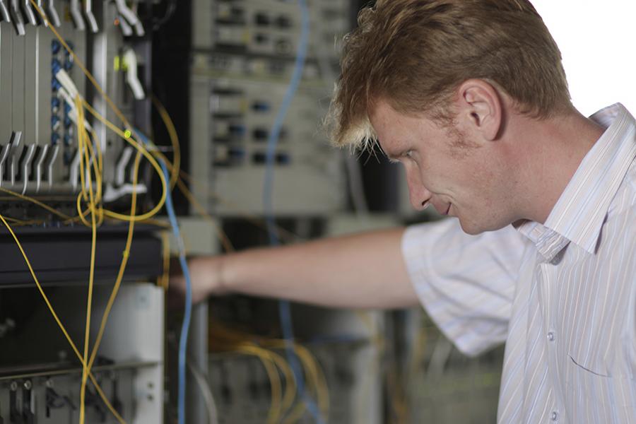 EIA_US's tweet photo. Learn the pros and cons of #wired &amp; #wireless technologies for #Utility communication networks http://t.co/CMAyV35udv http://t.co/TUXz5AVNEf