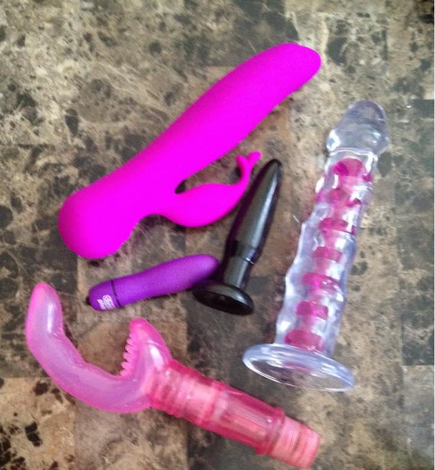 i love my toys :D have nice day everybody :P xox http://t.co/BviLfJYvQ8