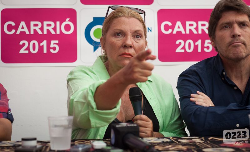 0223comar's tweet photo. .@elisacarrio: “Sospecho que la orden de matar a Nisman la dio #Matzkin” http://t.co/JAGmQvCRIn @danielscioli http://t.co/93amlHAvJb
