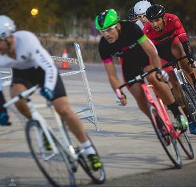 RealBikeFixed's tweet photo. Ya tenemos mono de que empiece la temporada para el Team RLBK @AventonBikes ! Con @Pablo_Aitor Debora Galvez y cia... http://t.co/5UfJLXW31n