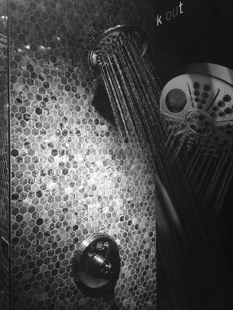 deltafaucet's tweet photo. #Temp2O paired with those hexagon tiles. ๐#DeltaKBIS2015 http://t.co/JymcU53YbR