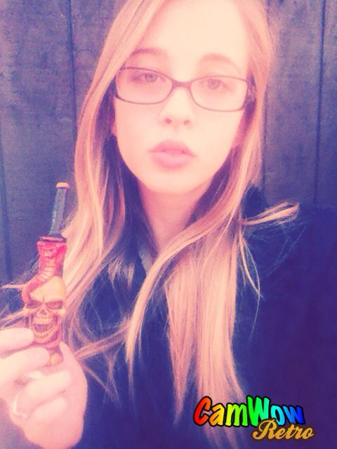johnston_peyton's tweet photo. @Stoner_Xpress @xStonerGirls @stonerjesus420 @ThaStonerNation @StillHighhh @FemaleStoners @TheRealWeedGod http://t.co/6FPNPrR1DD