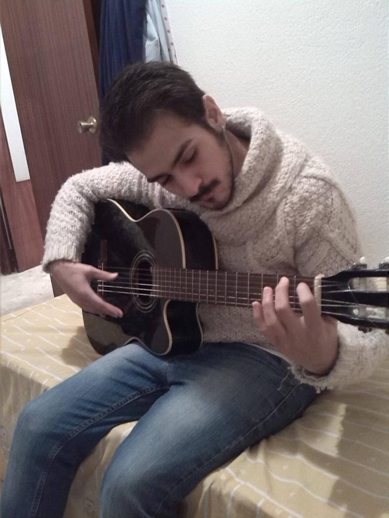 malenavargas4's tweet photo. Esperando ake este personaje termine su concierto¡¡¡ jajajaja tq ijoo @manunublanco http://t.co/ZtNzFcDoSE