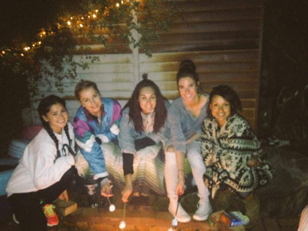 kaelajohnson's tweet photo. Finally caught up with my Turkey babes last night! @CourtneyPfahler @indiab10 #ivorie 💕 http://t.co/kjCIda3iV1