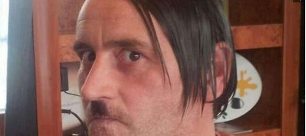 Hotthierry1's tweet photo. Photographié en Hitler, le leader du mouvement anti-islam Pegida démissionne http://t.co/6haQQEoViH http://t.co/FLKE9Yitle via @franceinfo