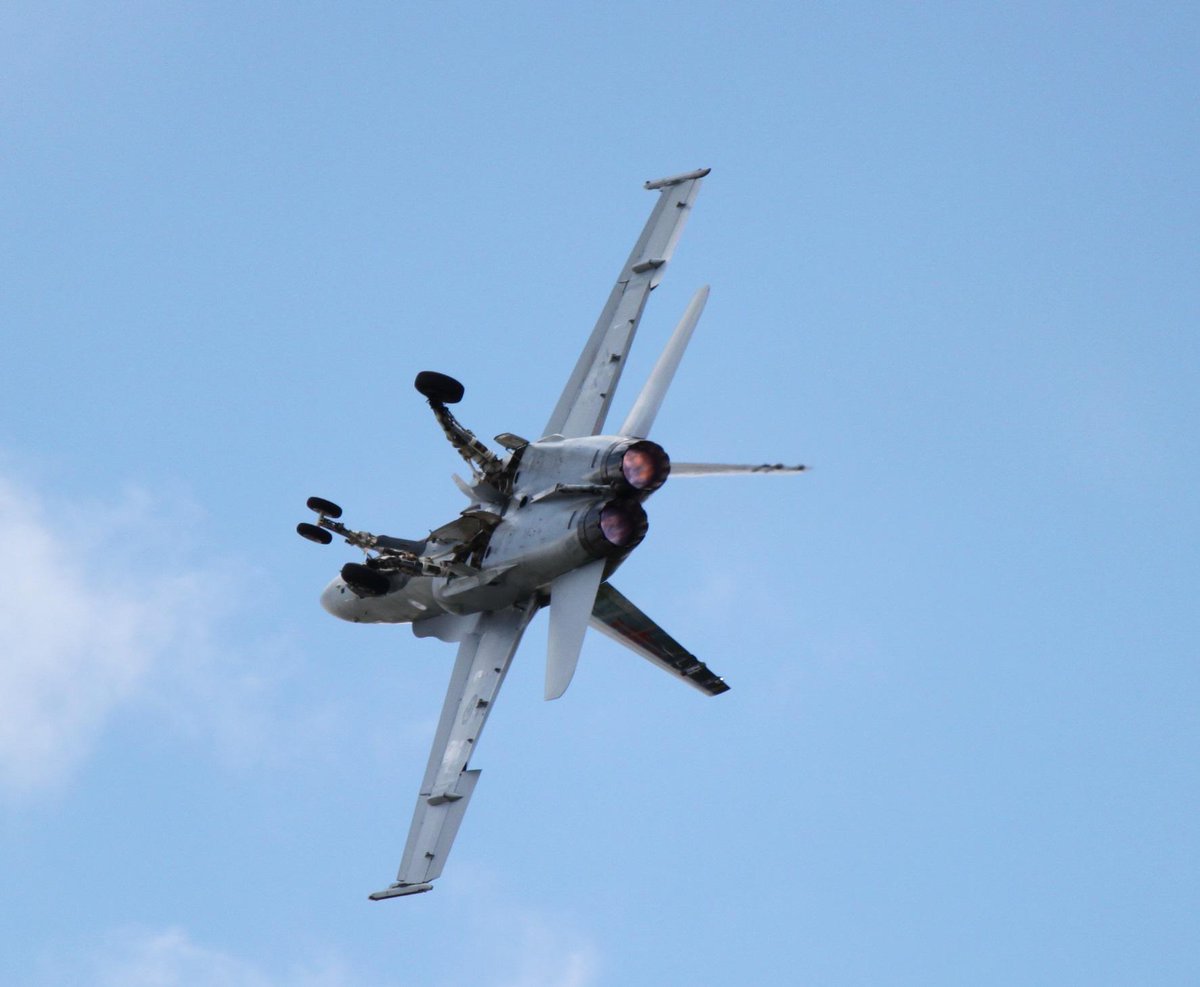 cash747's tweet photo. A whole a lot of #Dirtyroll from the @RCAF_ARC #CF18Demo at #WAS2013 @WaterlooAirShow @RCAFThenAndNow #Hornet http://t.co/gSQrFWKegH