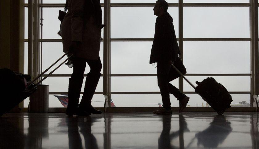 FortuneMagazine's tweet photo. How can you avoid airline luggage fees? @SendMyBag is launching a domestic U.S. service http://t.co/rUoxh8MsGc http://t.co/TMZFMd7izK