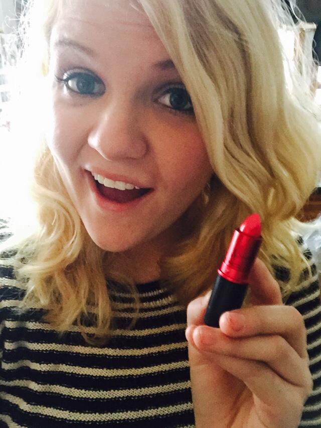 HeartBeatsMiley's tweet photo. Thanks so much @MACcosmetics &amp; @MileyCyrus for this! Best birthday gift ever! #VIVAGLAM http://t.co/AterSrF2me