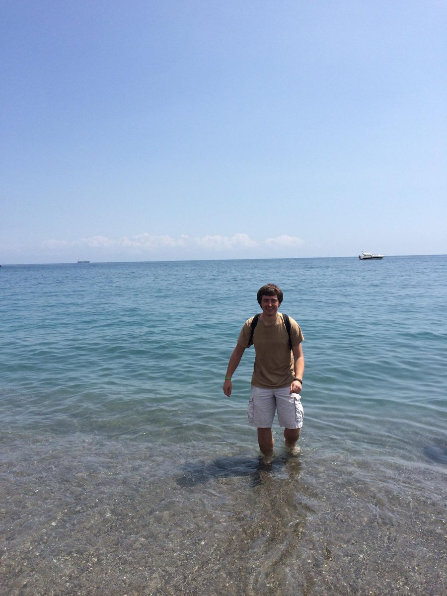 crchambers12's tweet photo. Hey, I'm Chris. I'm a freshman studying Chemistry at ESF. #cf122 #nifkin http://t.co/sSdWPT9Bzk