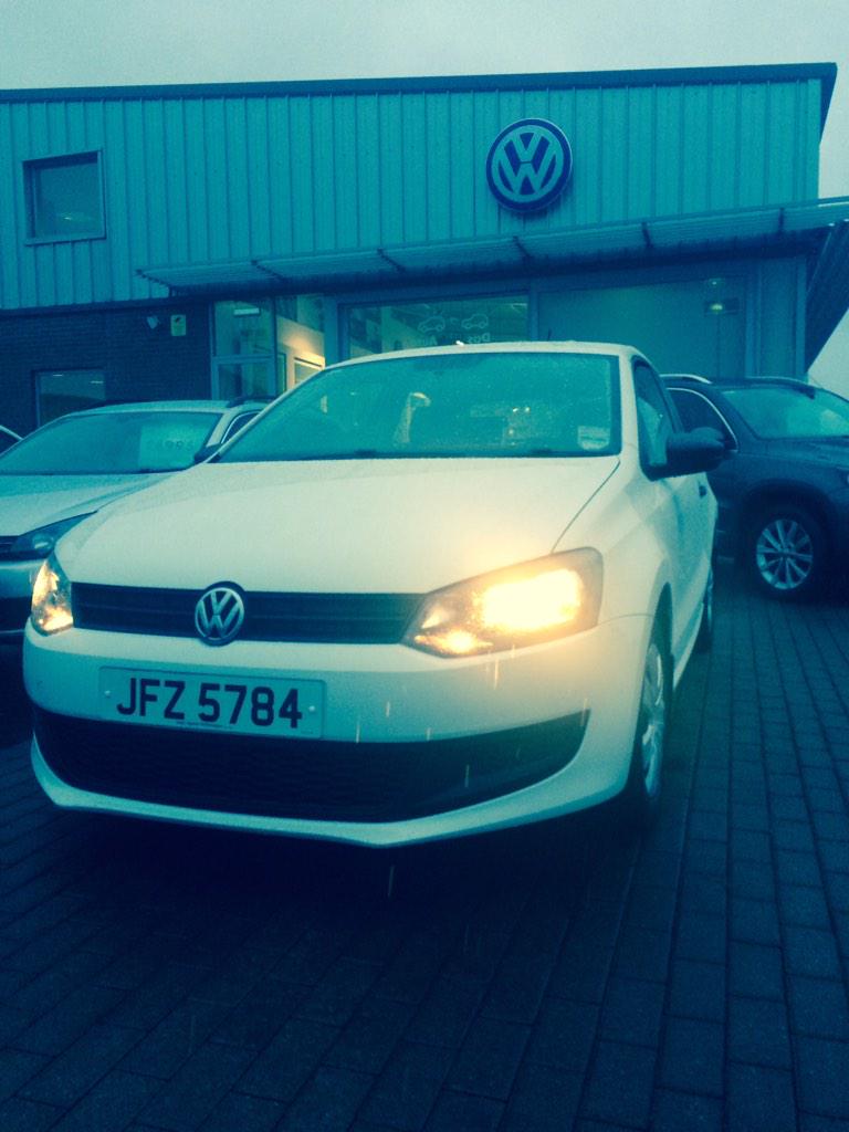 MrBranniff's tweet photo. Love my wee sweetheart! 🚗 Cant beat a @UKVolkswagen #VW #Polo http://t.co/rx4MkCIHu6