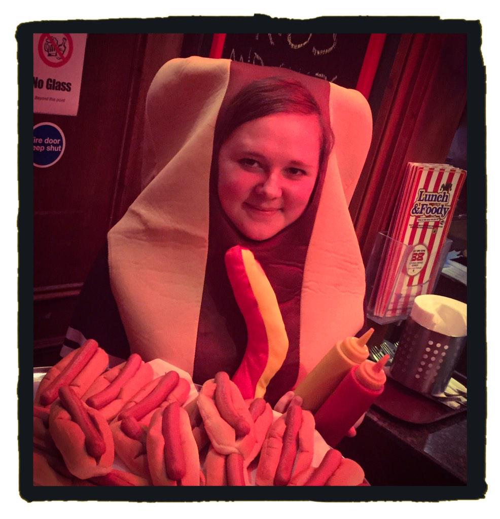 RoyalPier's tweet image. Tonight’s #FreeHotDiggityDogs deftly delivered by Becca. #DonTheDog #StartingXI