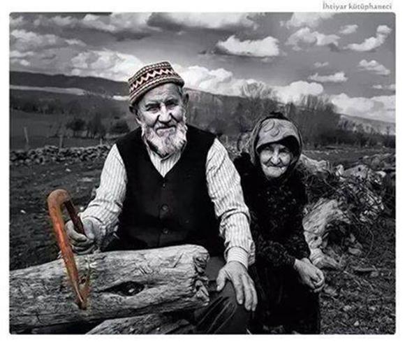 Güzel elbiseler almadım sana,yıl oldu hala aynı entari dedi adam 
haram lokma geçirmdin boğzımdan yetmezmi
dedi kadın