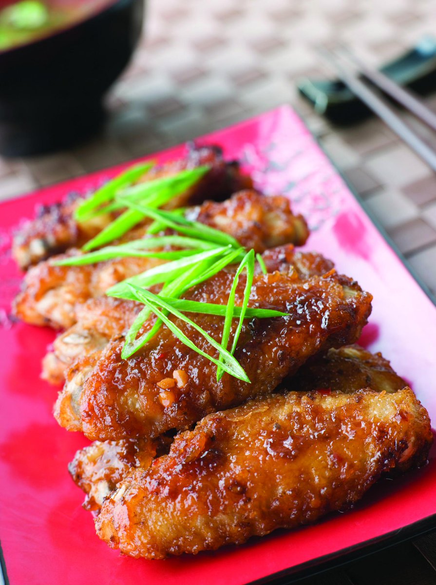 Check out our Game Day Ideas Pinterest board for recipe ideas to feed a large football crowd!  pinterest.com/MainesFood/gam…