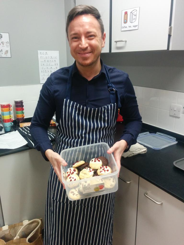 3LittleCakesLtd's tweet photo. Some of the delicious cookies made at tonight's #baking course @My_GreenSpace . #gbbo #cakedecorating #preston http://t.co/i6fVGQjGrs