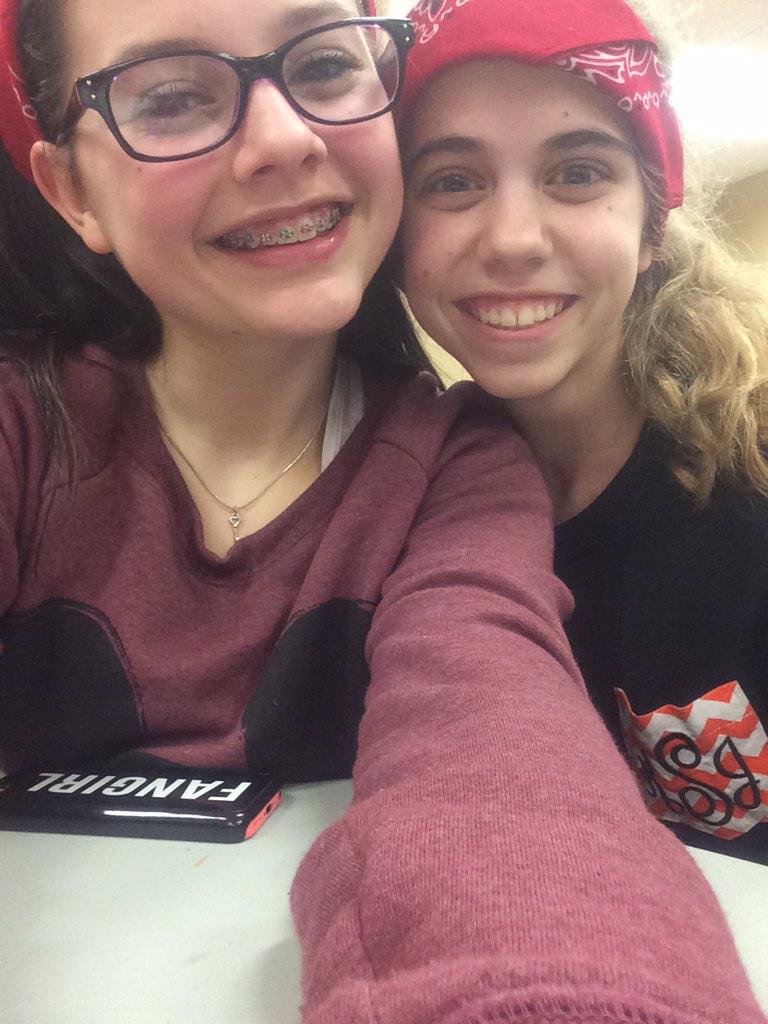 KaylinSimpson's tweet photo. #3MLT I love her❤️☺️ @emilyforasiepi_ #RedHOTTTS 🔥 http://t.co/u1xkSGRdqC