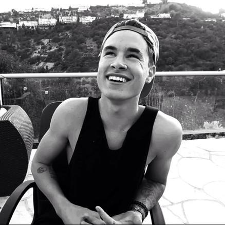 IMAGINES_of_O2L's tweet photo. #ImagineO2L #imagine spending the day on the roof with Kian you show him your new choreography
Kian:Perfect like you http://t.co/eRHPukJ7vj