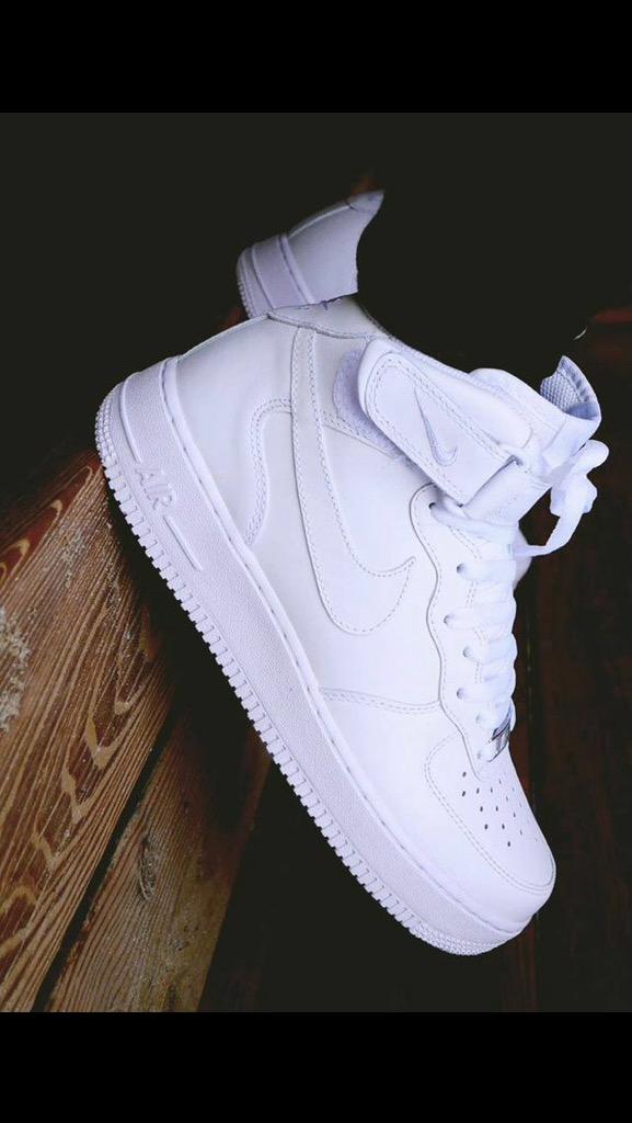 DapperDecisions's tweet image. Classic Air Force 1
