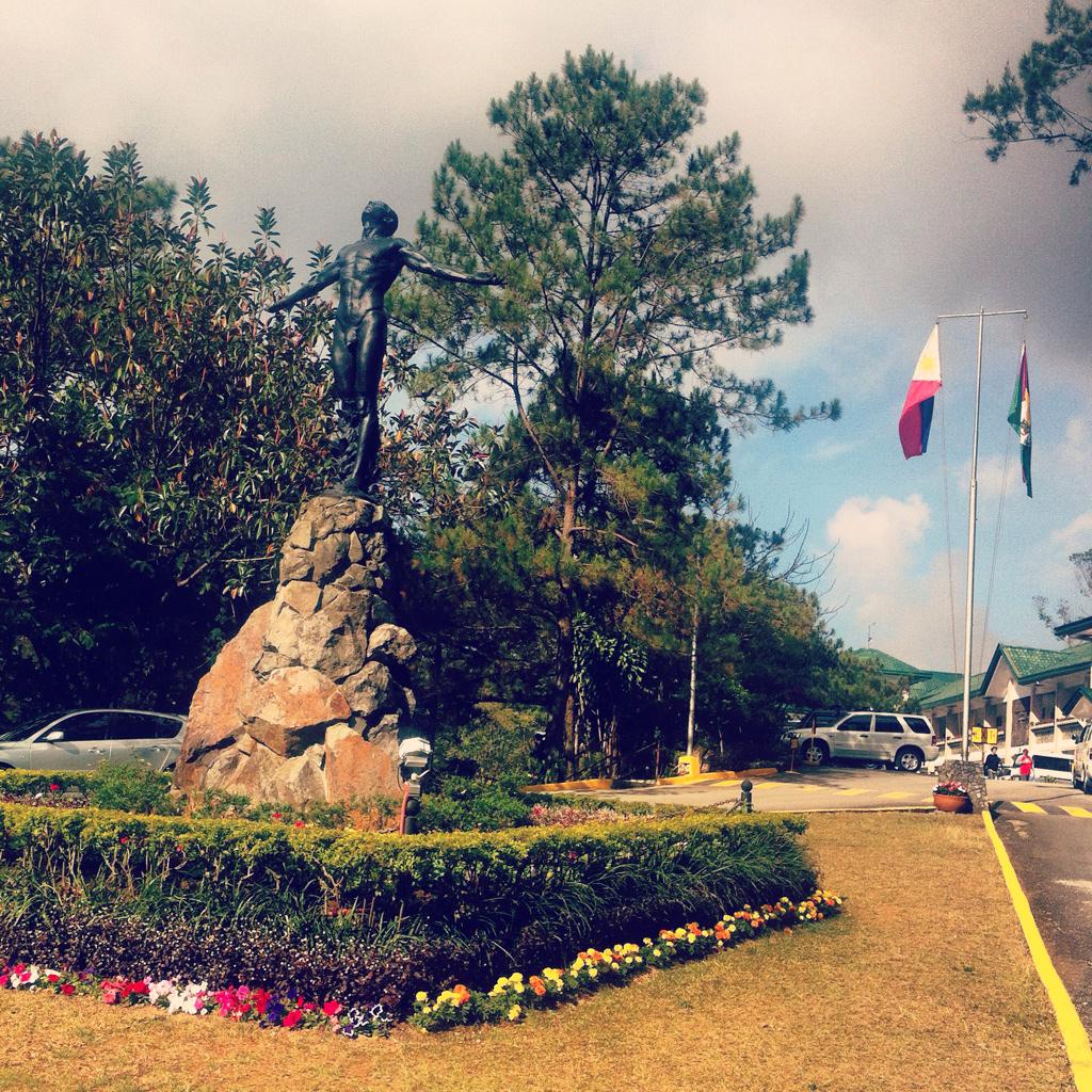 iskolarium's tweet image. GoodMorning sir!
We meet again.
Ang tunay na idol ko sa pagpapasexy. HAHA!
#Oble #UPbaguio #Fitspiration haha! 😝