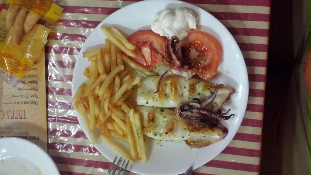 Pedazo de tapa la de chipiron plancha