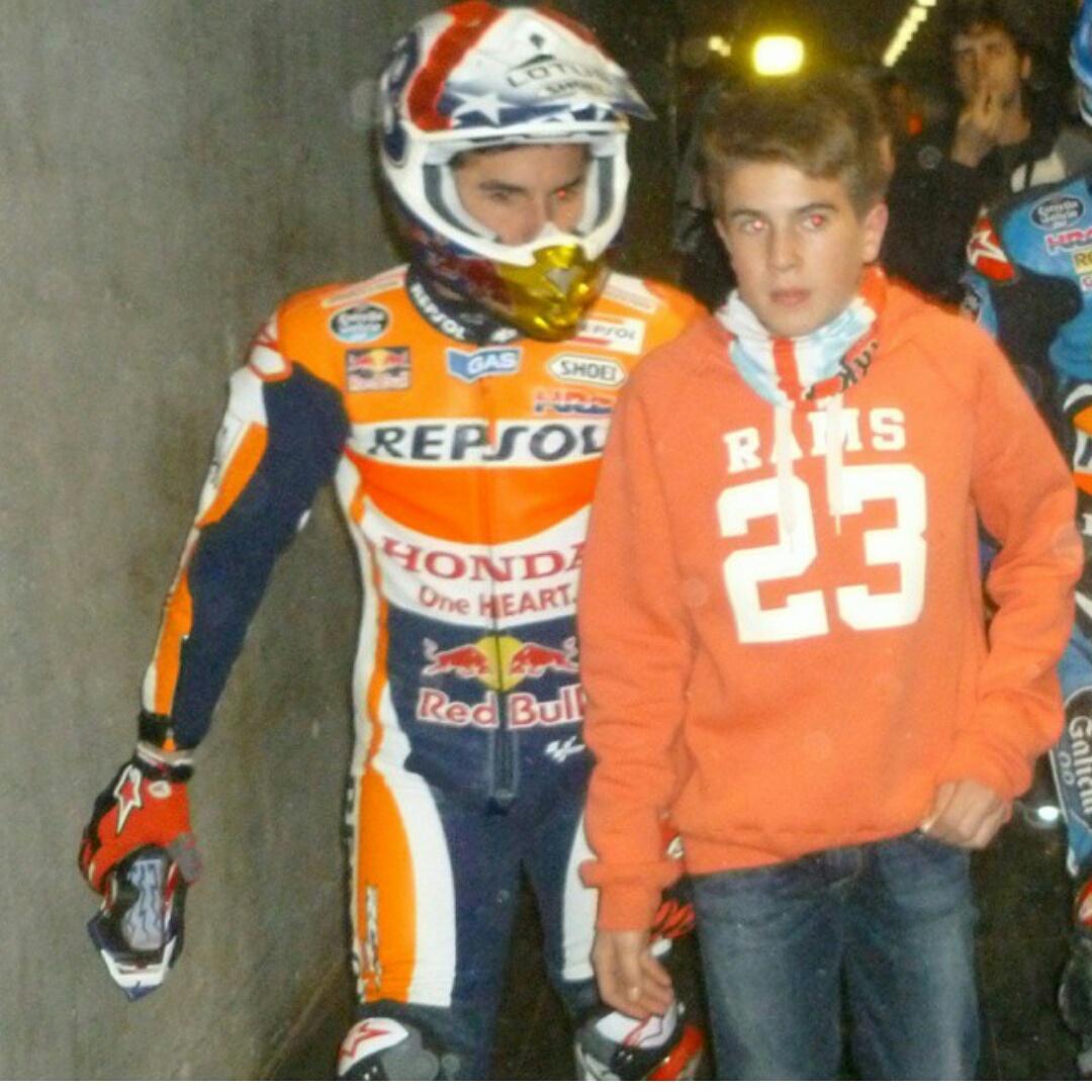 comentando la trazada antes de salir a pista. #rufeateam <a href="/alexmarquez23/">Alex Marquez</a>  <a href="/marcmarquez93/">Marc Márquez</a>