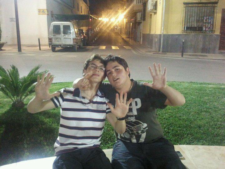 manu10061996's tweet photo. Aunque esta que cumplía 16 y fue una de las primeras "experiencias" importantes con los cubalibres jaj con @DjYoski http://t.co/UtSPn2RBhM