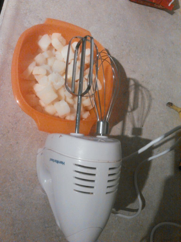 MackGuitars's tweet photo. When dad cooks, anything goes! #rebelwithoutaclue http://t.co/xZjQul36XW